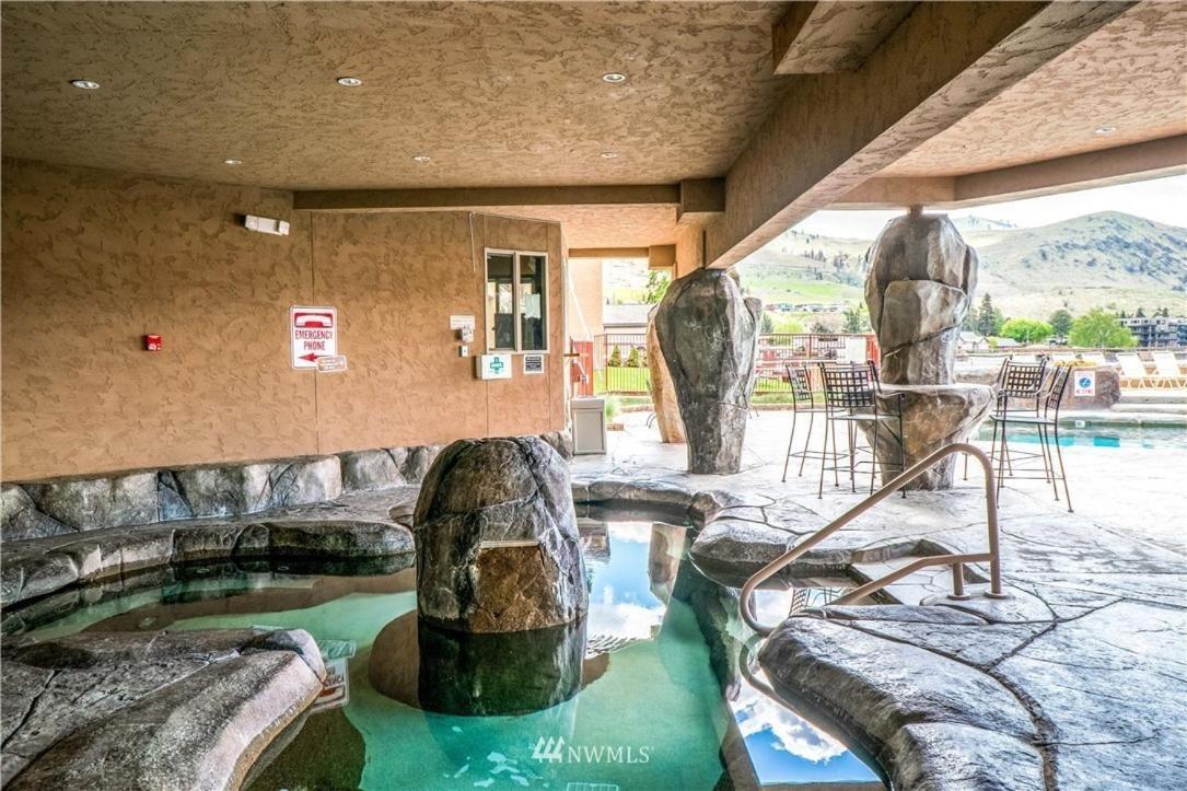 Grandview Lake Chelan- Waterfront View, Pool, Hot Tub, Golf, 1 Min To Downtown Buitenkant foto